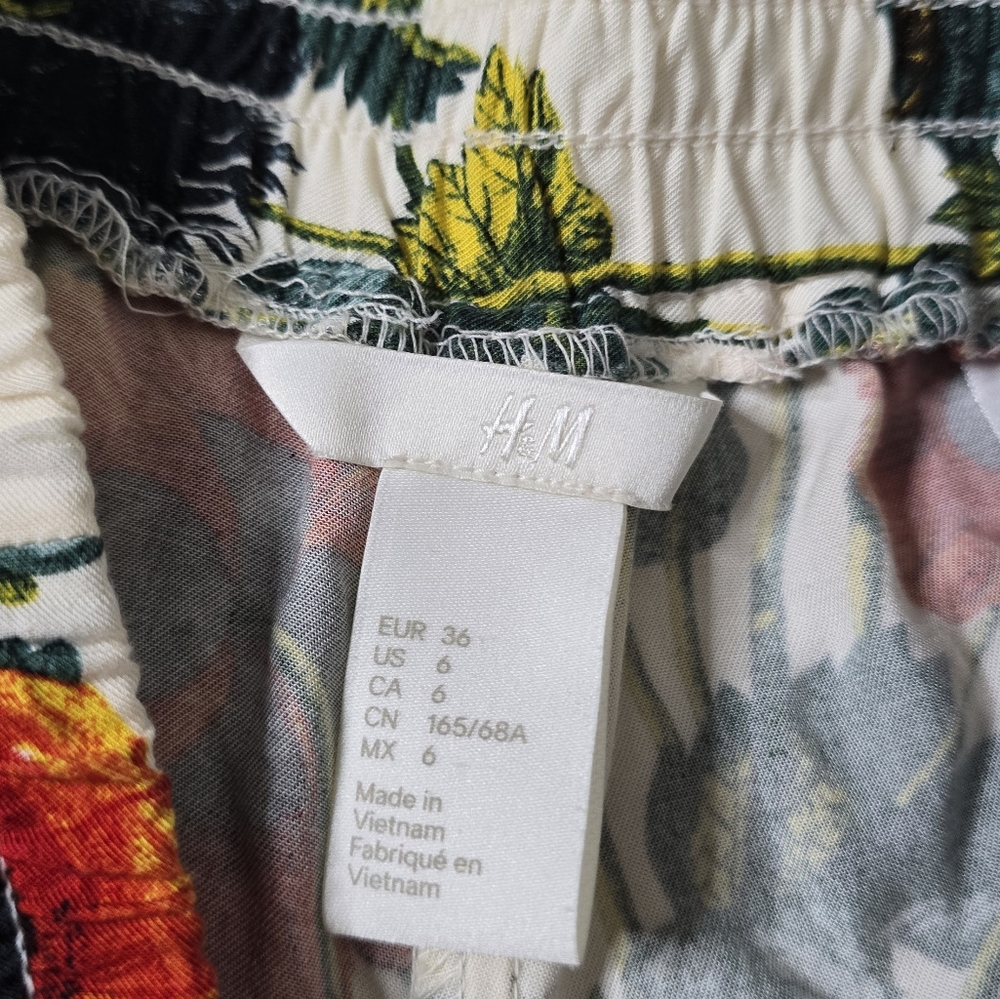H&M Wide Leg Pants Floral Flowy Pull On Size 6 - Picture 6 of 12